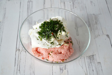 Тарталетки с сыром и чесноком с крабовыми палочками