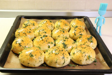 Украинские пампушки с чесноком к борщу в духовке на дрожжах