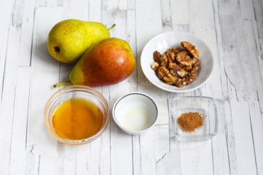 Запеченная груша в духовке с медом и орехами