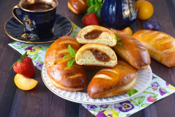 Булочки с повидлом из дрожжевого теста в духовке