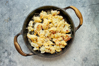 Цветная капуста с сыром на сковороде