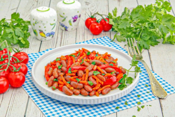 Фасоль с томатной пастой