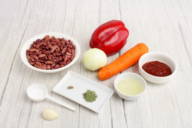 Фасоль с томатной пастой