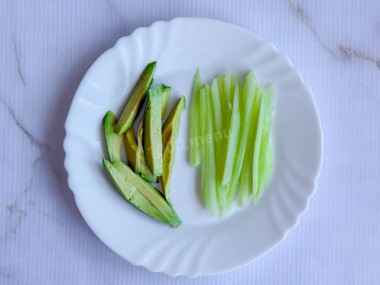 Японский рулет из риса и тунца