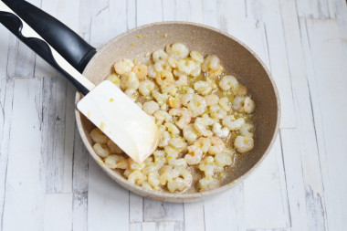 Кальмары фаршированные креветками с сыром и рисом