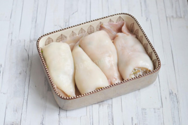 Кальмары фаршированные креветками с сыром и рисом