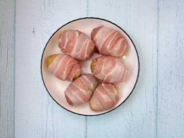 Картошка в аэрогриле в беконе