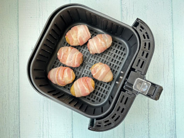 Картошка в аэрогриле в беконе