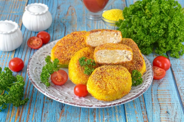 Куриные котлеты в панировке