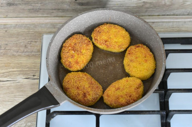 Куриные котлеты в панировке