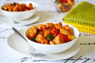 Овощное рагу с куриной грудкой и болгарским перцем
