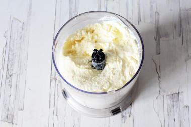 Пирог с клубникой и творогом