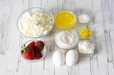 Пирог с клубникой и творогом