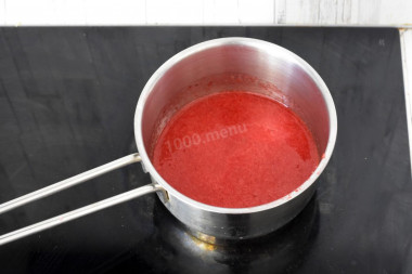 Пирог с клубникой и творогом