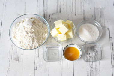 Пирог с клубникой и творогом