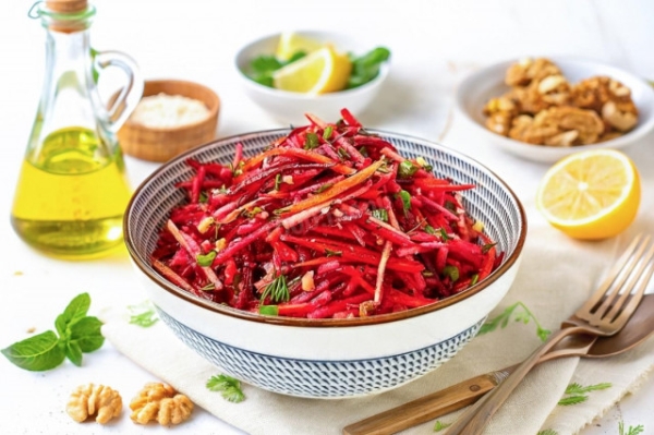 Салат со свеклой и яблоком