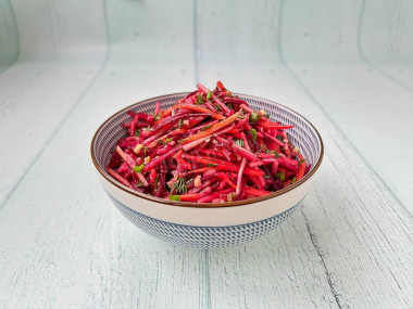 Салат со свеклой и яблоком