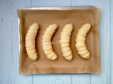 Слойки с бананом из слоеного теста