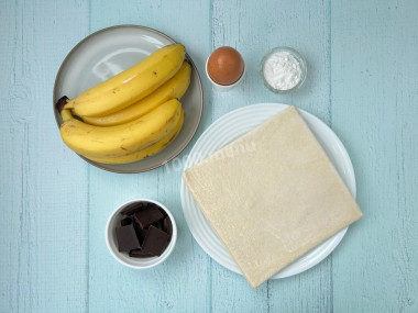 Слойки с бананом из слоеного теста