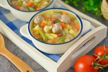 Суп из замороженных овощей с фрикадельками