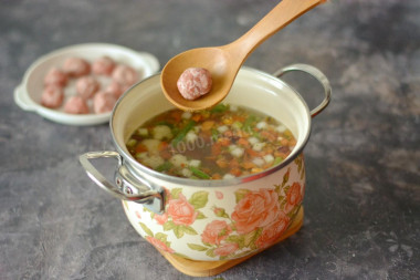 Суп из замороженных овощей с фрикадельками