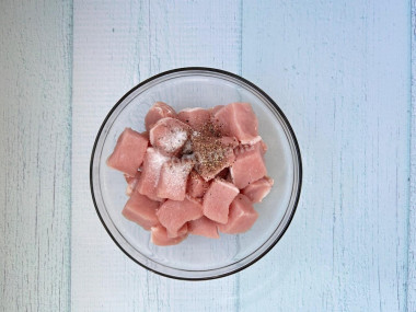 Свинина с картошкой и луком в духовке