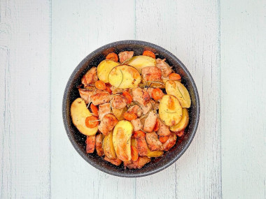 Свинина с картошкой и луком в духовке