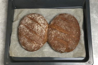 Черный хлеб из ржаной и пшеничной муки в духовке