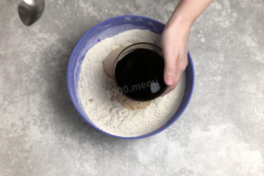 Черный хлеб из ржаной и пшеничной муки в духовке