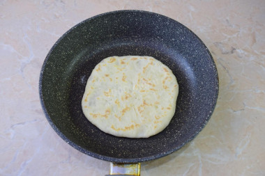 Хычины с мясом на сковороде