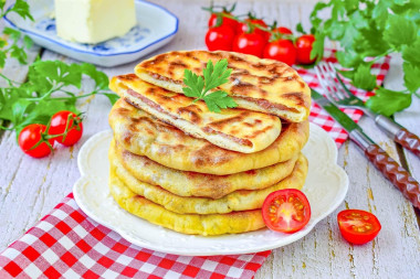Хычины с мясом на сковороде