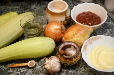 Кабачковая икра с майонезом и томатной пастой на зиму
