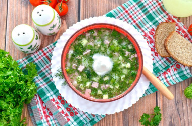 Классическая окрошка на сыворотке с колбасой