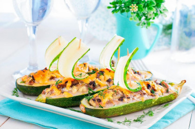 Лодочки из кабачков в духовке с фаршем и сыром