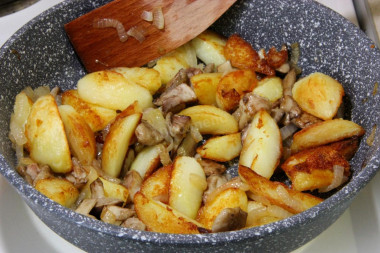 Маслята жареные с картошкой