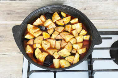 Мясо тушеное с баклажанами