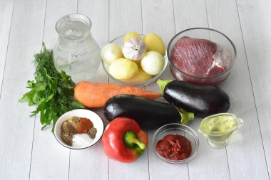 Мясо тушеное с баклажанами