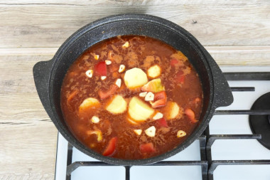 Мясо тушеное с баклажанами