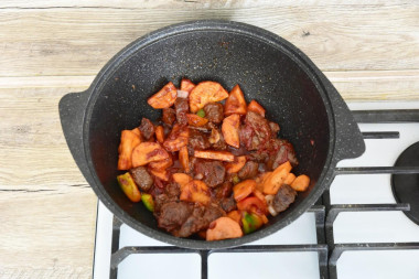 Мясо тушеное с баклажанами