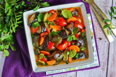 Овощное рагу с баклажанами и кабачками