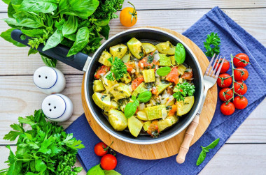 Овощное рагу с кабачками и помидорами
