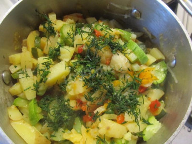 Овощное рагу с кабачками помидорами и картошкой