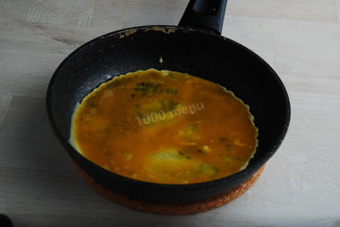 Пицца на сковороде из лаваша с яйцом