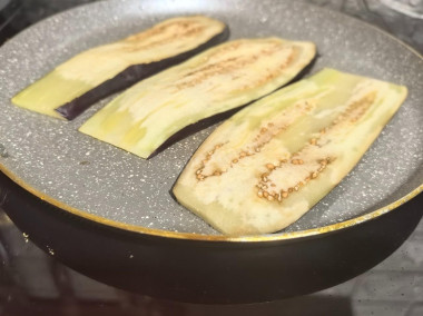 Рулетики из баклажанов с разными начинками
