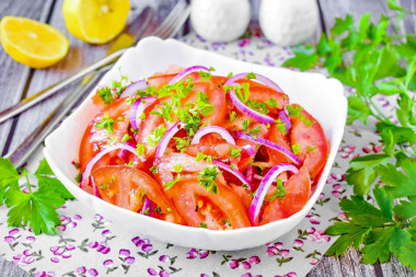 Салат из помидоров и лука