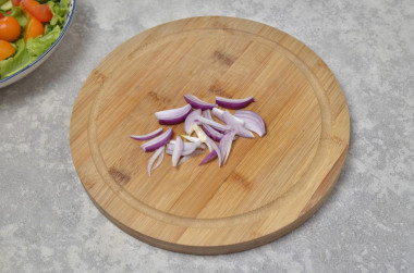 Салат с фасолью и овощами