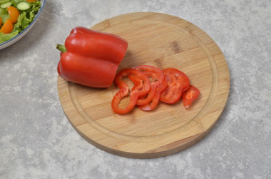 Салат с фасолью и овощами