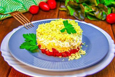 Салат с помидорами сыром яйцами