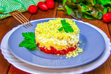 Салат с помидорами сыром яйцами