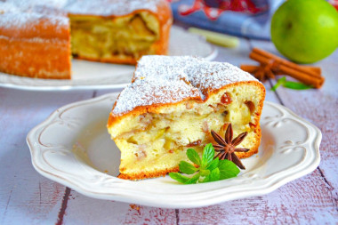 Шарлотка с яблоками на сметане в духовке